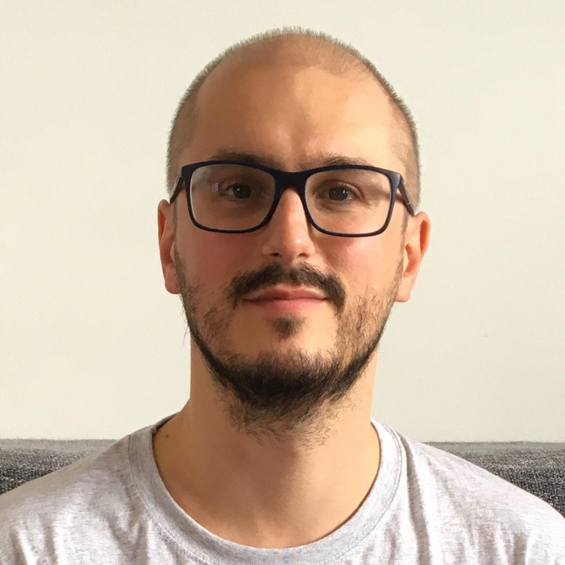 laurent-fait-decouvrir-la-musique-aux-enfants-a-little-family-marseille